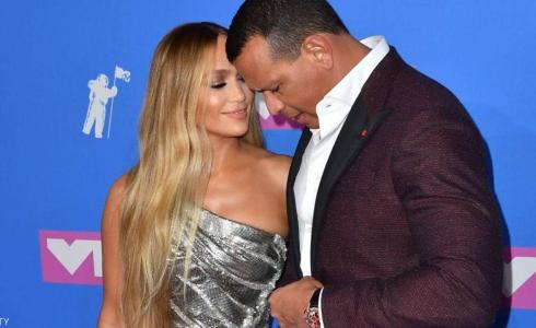 الممثلة الأمريكية جينيفر لوبيز تدخل القفص الذهبي مجدّداً