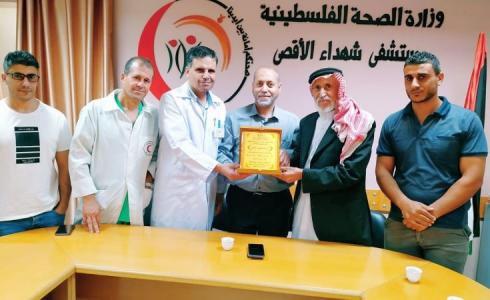 الصحة: أطباء المسالك البولية يجرون عملية إزالة ورم دقيقة لرجل مسن 