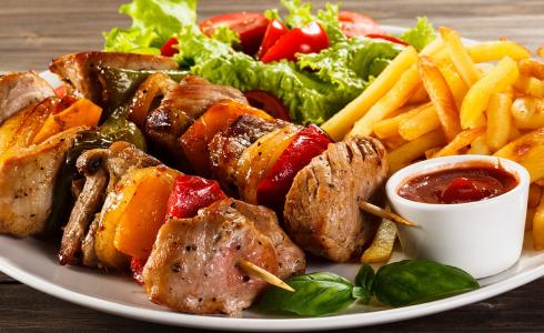 أطعمة عليك تخفيفها لتفادي حرقة المعدة