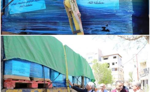 الرئيس عباس يسلّم قلقيلية طرودًا غذائية للعائلات المحتاجة