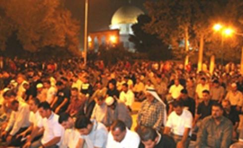 مواطنون فلسطينيون يعتكفون داخل المسجد الأقصى