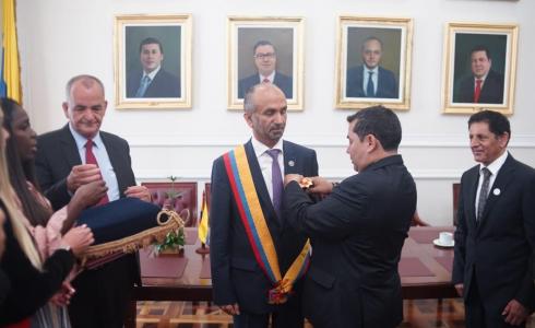 كولومبيا تمنح أحمد الجروان وسام "سيمون بوليفار" 