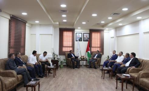 غرفة تجارة وصناعة محافظة الخليل مع سفير فلسطين في البرتغال