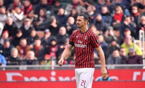 اللاعب زلاتان إبراهيموفيتش نجم ميلان الإيطالي