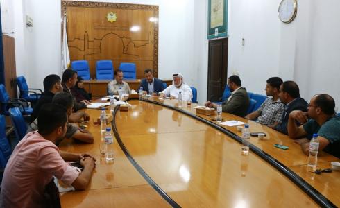  اجتماع تجار إطارات السيارات مع اللجنة الاقتصادية في التشريعي بغزة