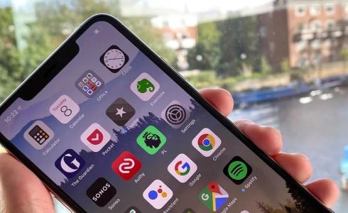 أعطال مجهولة تضرب خدمات  -أبل-