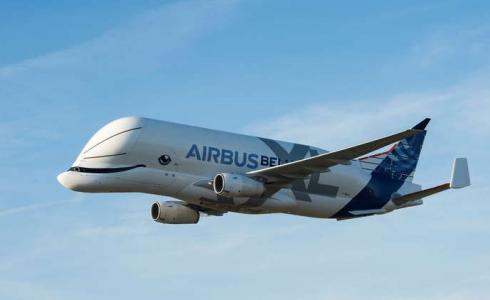 شاهد: شجار عنيف في إحدى الطائرات