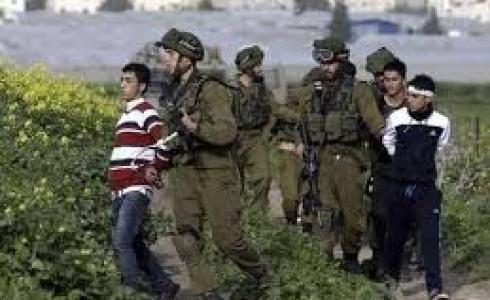 قوات الاحتلال تعتقل فلسطينيين -ارشيف-