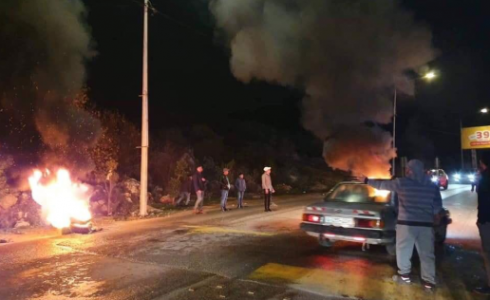 مواطنون في طولكرم يحتجون على مشكلة الكهرباء