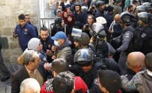 الاحتلال يقمع تظاهرة منددة بقتل الشاب "الحلاق" في القدس