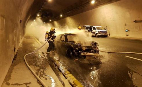 احتراق سيارة يتسبب بأزمة سير