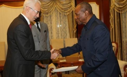 أبو بكر يلتقي وزير خارجية غينيا كوناكري 