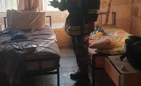محاولات رجال الإطفاء اخمادا لحريق بمركز رعاية الفتيات في بيت جالا