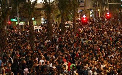 اسرائيليون يحتفلون بعيد ما يسمى الاستقلال