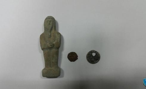 القطع الأثرية التي ضبطتها الشرطة في جنين - إرشيفيبة -