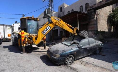 اتلاف مركبات غير قانونية بالخليل 