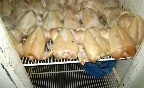 وزارة الصحة والضابطة الجمركية تغلقان مطعمين في الخليل