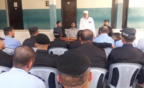  النائب الأسطل يزور مركز شرطة تل السلطان