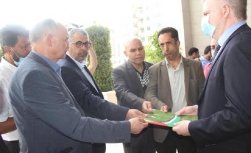 اللجنة العليا لإحياء النكبة تسلم مكتب الأمم المتحدة برام الله مذكرة