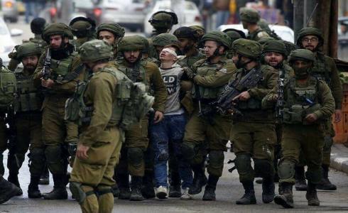 قوات الاحتلال لحظة اعتقال الطفل فوزي الجنيدي