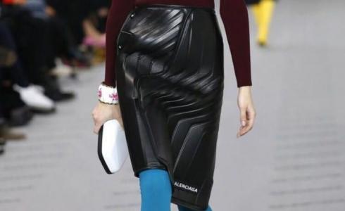 ملابس غريبة