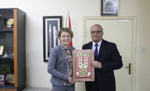 الشاعر وممثلة فنلندا يتفقان على تشكيل لجنة فنية لتبادل الخبرات بمجال الطفولة