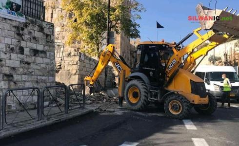 بلدية الاحتلال تهدم درجا يؤدي إلى باب الأسباط 