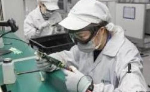 أثناء الفحص لوجود لقاح لفيروس كورونا