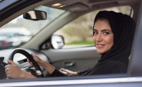 مرأة سعودية تقود سيارة في الرياض -ارشيف-