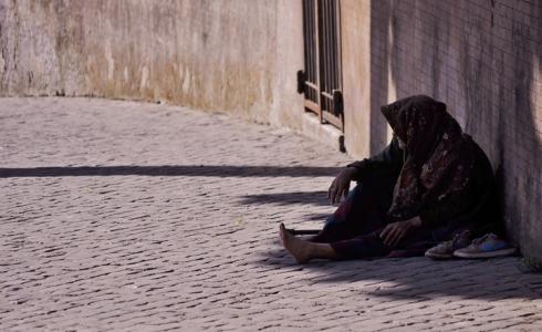 وفاء عوض مسنة متسولة مليونيرة تمتلك 900 ألف دولار في لبنان