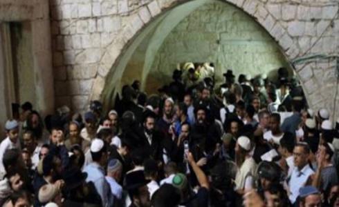 المستوطنون يقتحمون مقام النبي يوسف في نابلس 