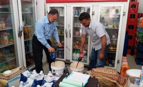 ضبط مواد غذائية ومشروبات غازية منتهية الصلاحية في قطاع غزة