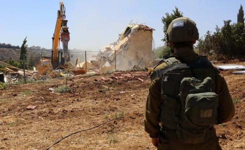 هدم منزل تحت حماية جيش الاحتلال - أرشيف