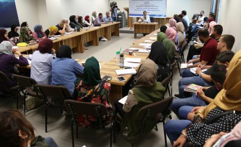 ورشة عمل حول الديمقراطية بين النظرية والتطبيق