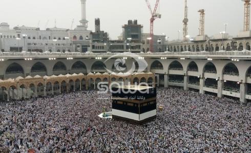 مكة المكرمة - السعودية تقرر إعادة مناسك العمرة تدريجيا