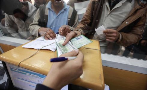 صرف منحة قطر 100 دولار للأسر الفقيرة في غزة