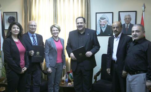 التربية و"المعونة الكنسية الفنلندية" توقعان اتفاقية لتطوير أداء المعلمين