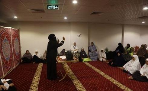 حجاج فلسطين يتلقون دروساً من الوعظ والارشاد متعلقة بصعيد عرفات