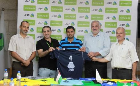 تسليم الملابس للفرق المشاركة ببطولة الدوري العام في غزة