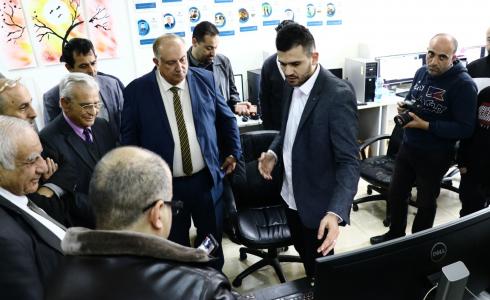 وزير التربية والتعليم يتفقد سير العملية التعليمة الإلكترونية