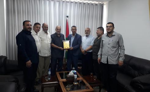 وفد من التواصل الجماهيري  يزور وكيل وزارة الاقتصاد بغزة