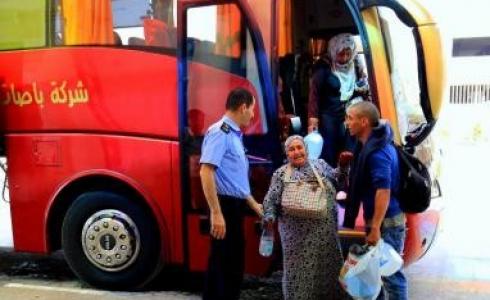 مسافرين في معبر الكرامة