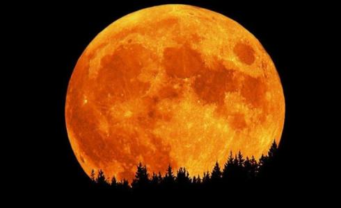 القمر العملاق - ارشيفية -