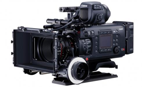 فنانة مصرية شهيرة تفقد القدرة على الحركة