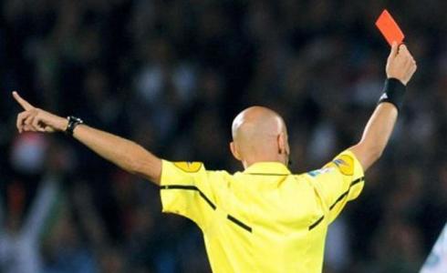 أسرع حالة طرد لحارس مرمى