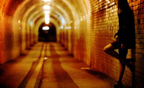 اعتقال أعضاء شبكة إسرائيلية استوردت النساء للبغاء