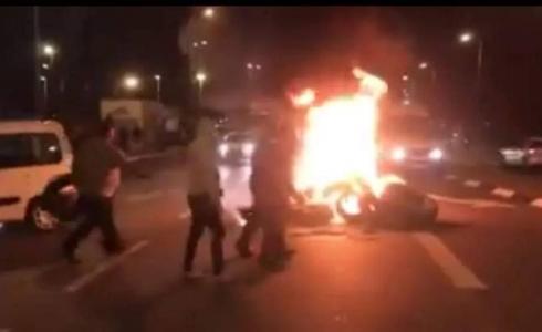 مستوطنون يشعلون إطارات رفضا لوقف إطلاق النار مع غزة