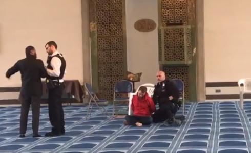 اعتقال شخص طعن مؤذن داخل المسجد