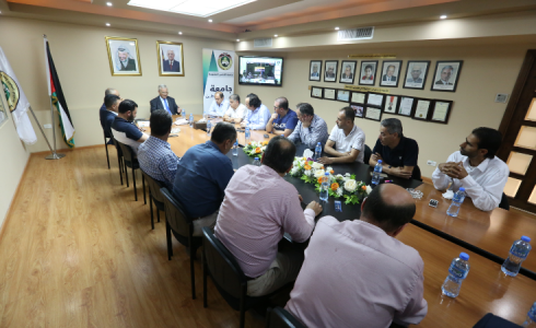 أطر جامعة القدس المفتوحة تدرس المشاركة في مباراة فلسطين والسعودية