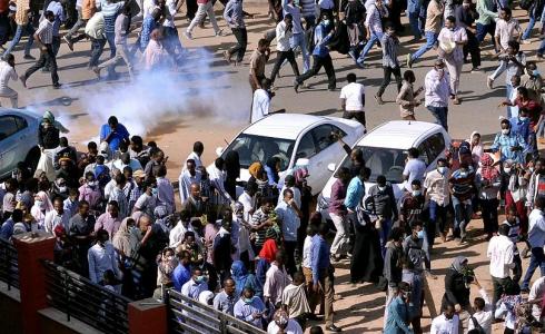 تفريق متظاهرين سودانيين بالغاز المسيل للدموع